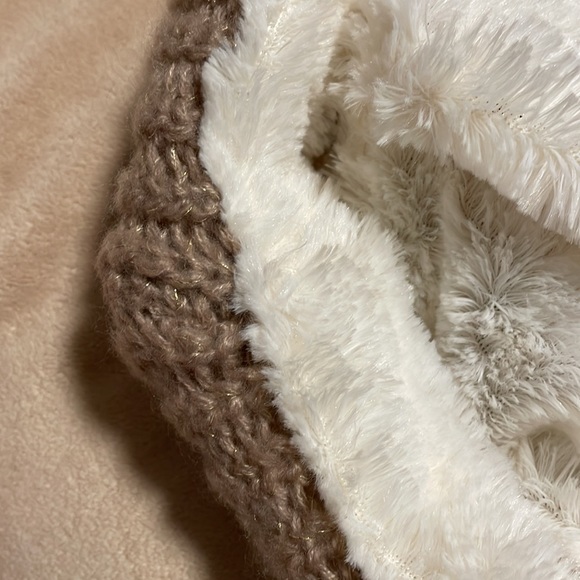 Modena - Infinity Scarf - Pink Knit, White Faux Fur - Picture 2 of 6